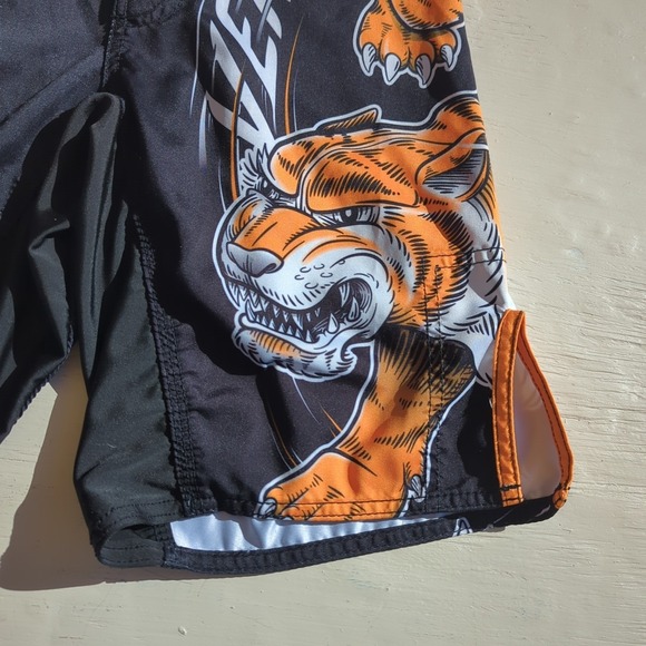 Venum Muay Thai Shorts Boys 8 Black Tiger Kickboxing MMA Fight Team - Picture 2 of 11
